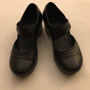 Dansko women's size 40 Mary Jane leather shoes